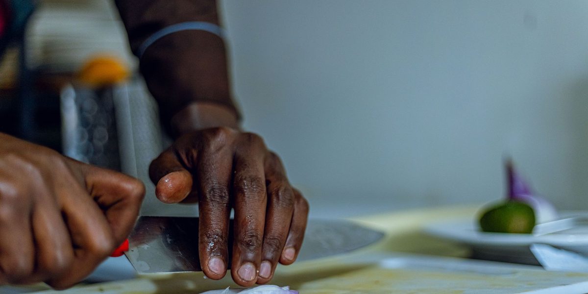 Why Onions Make You Cry: The Kitchen Science of Onions and Garlic
